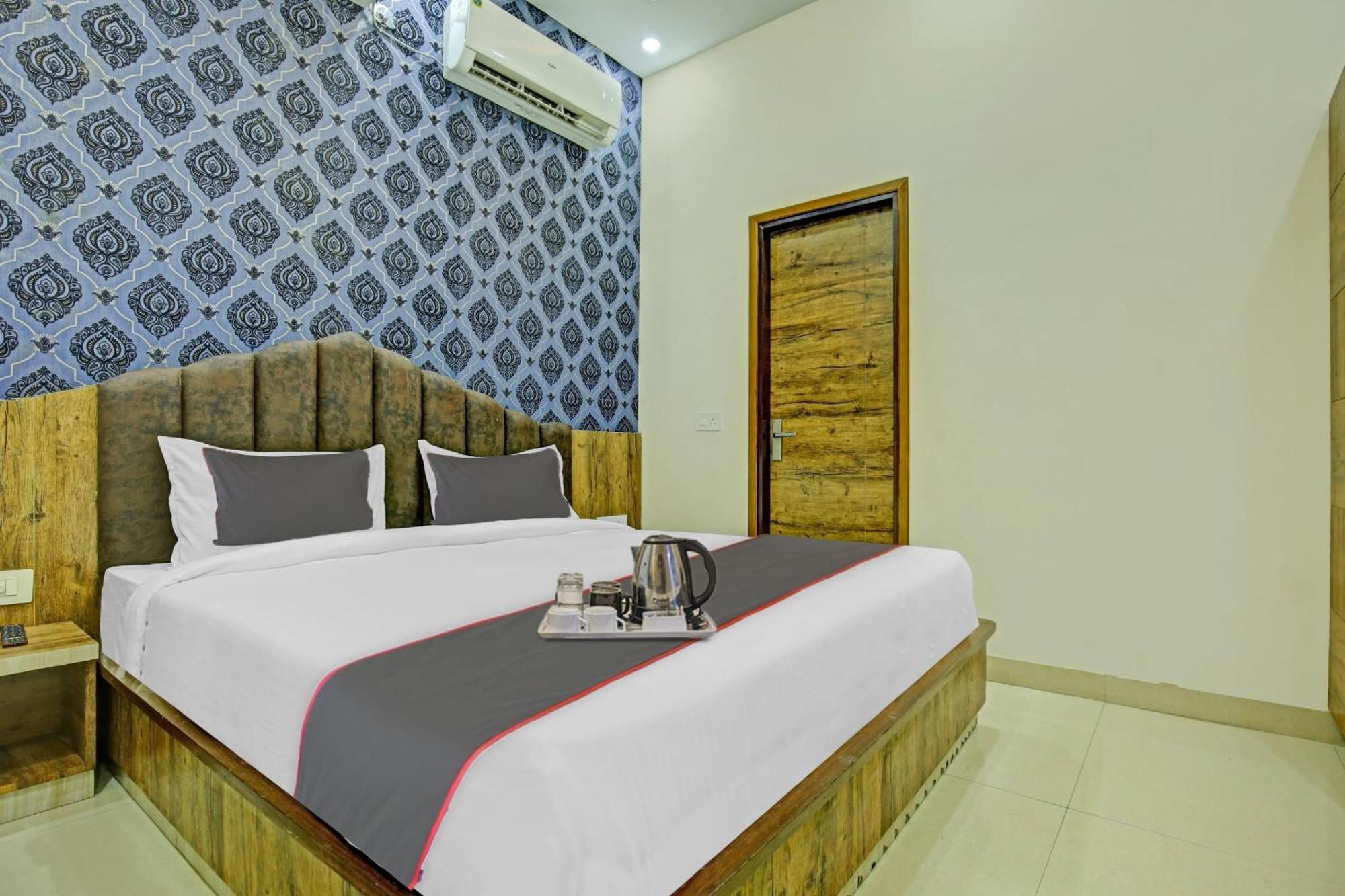 Collection O Rd Hotel Zirakpur Esterno foto