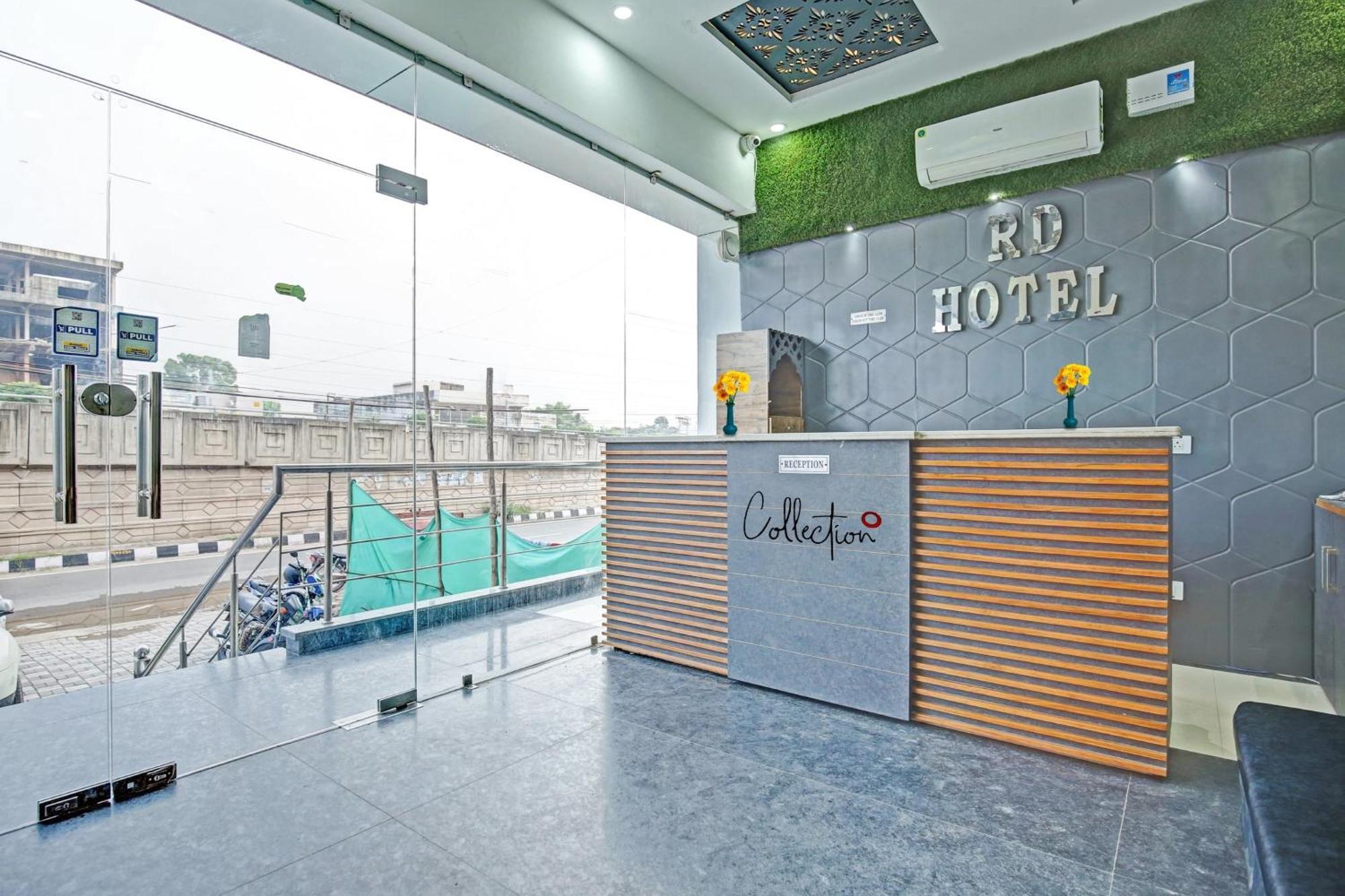 Collection O Rd Hotel Zirakpur Esterno foto
