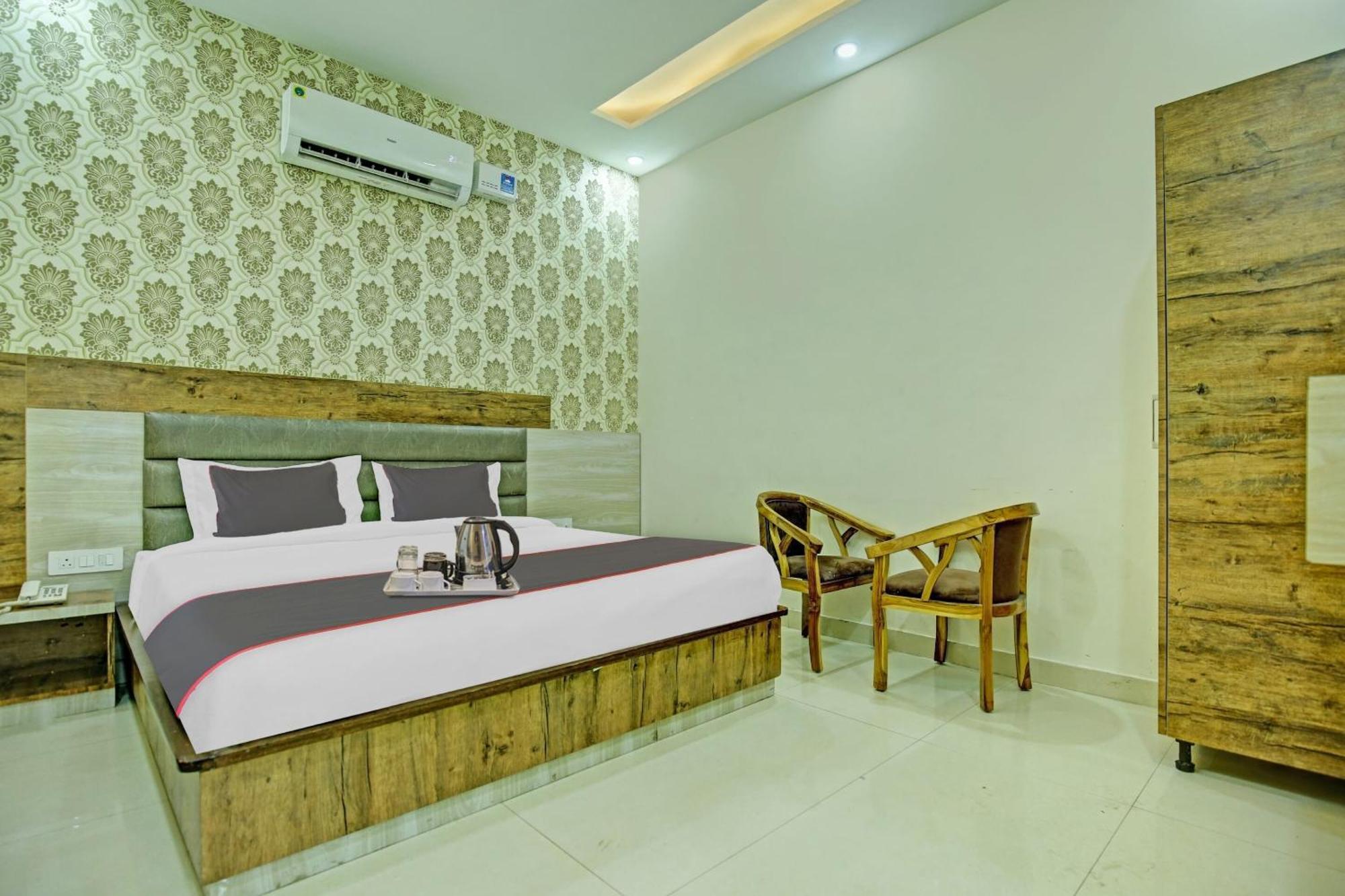Collection O Rd Hotel Zirakpur Esterno foto