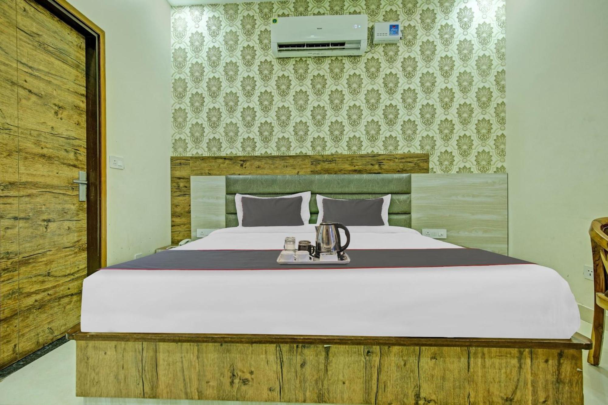 Collection O Rd Hotel Zirakpur Esterno foto