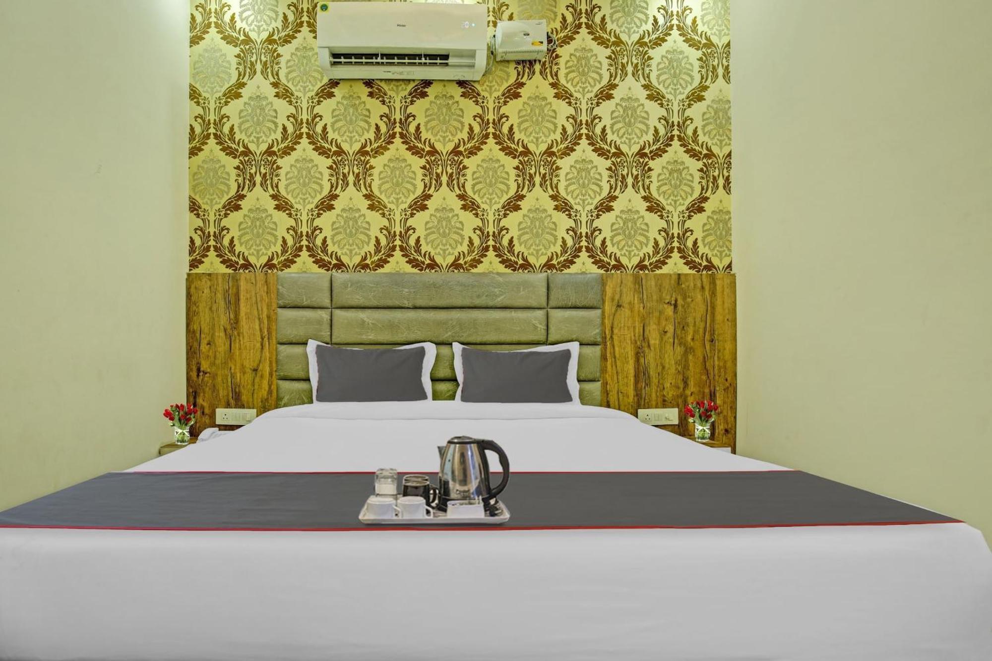 Collection O Rd Hotel Zirakpur Esterno foto