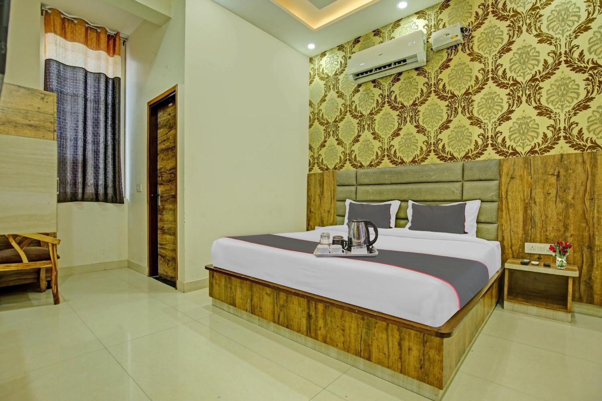 Collection O Rd Hotel Zirakpur Esterno foto