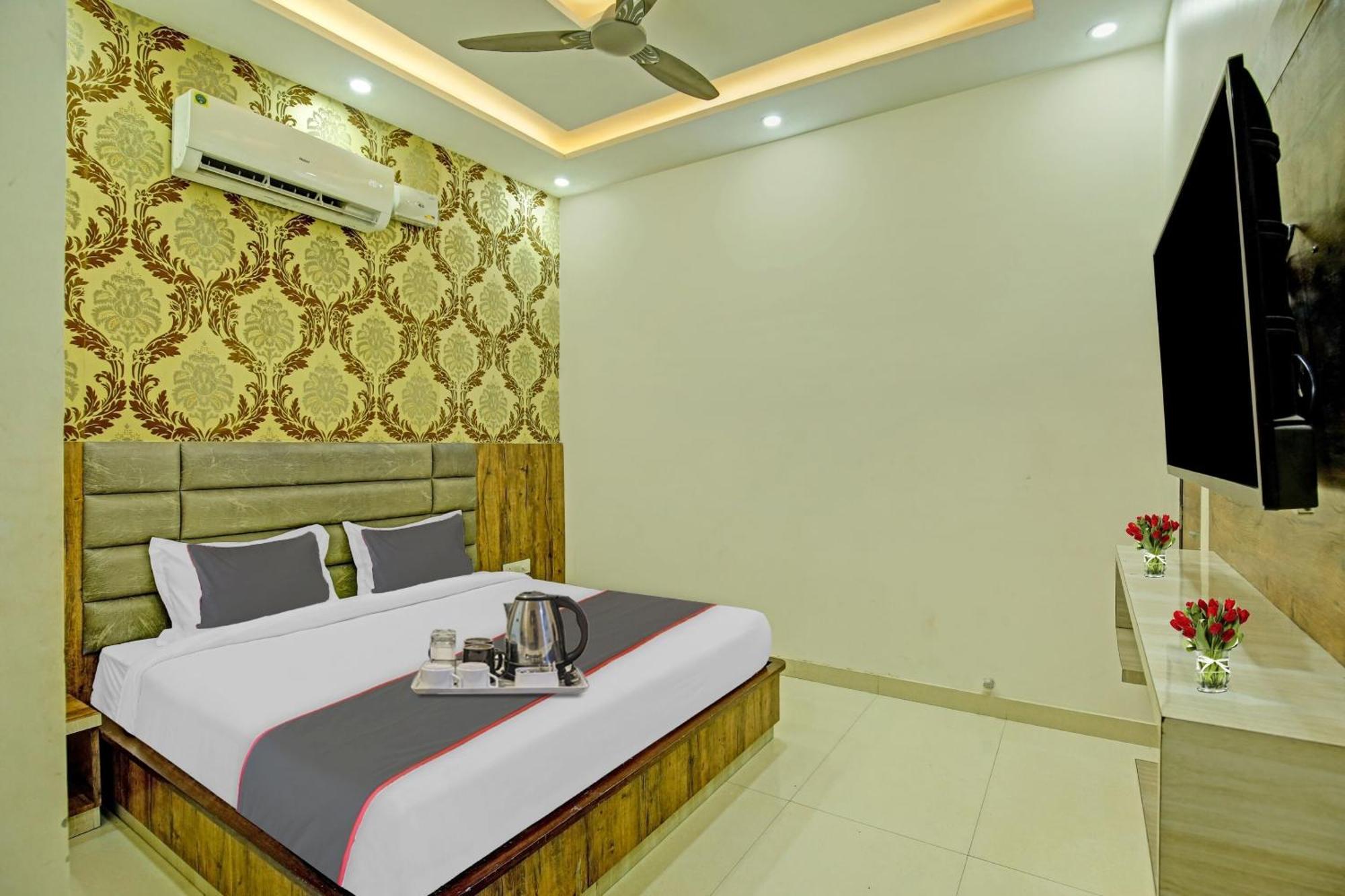 Collection O Rd Hotel Zirakpur Esterno foto